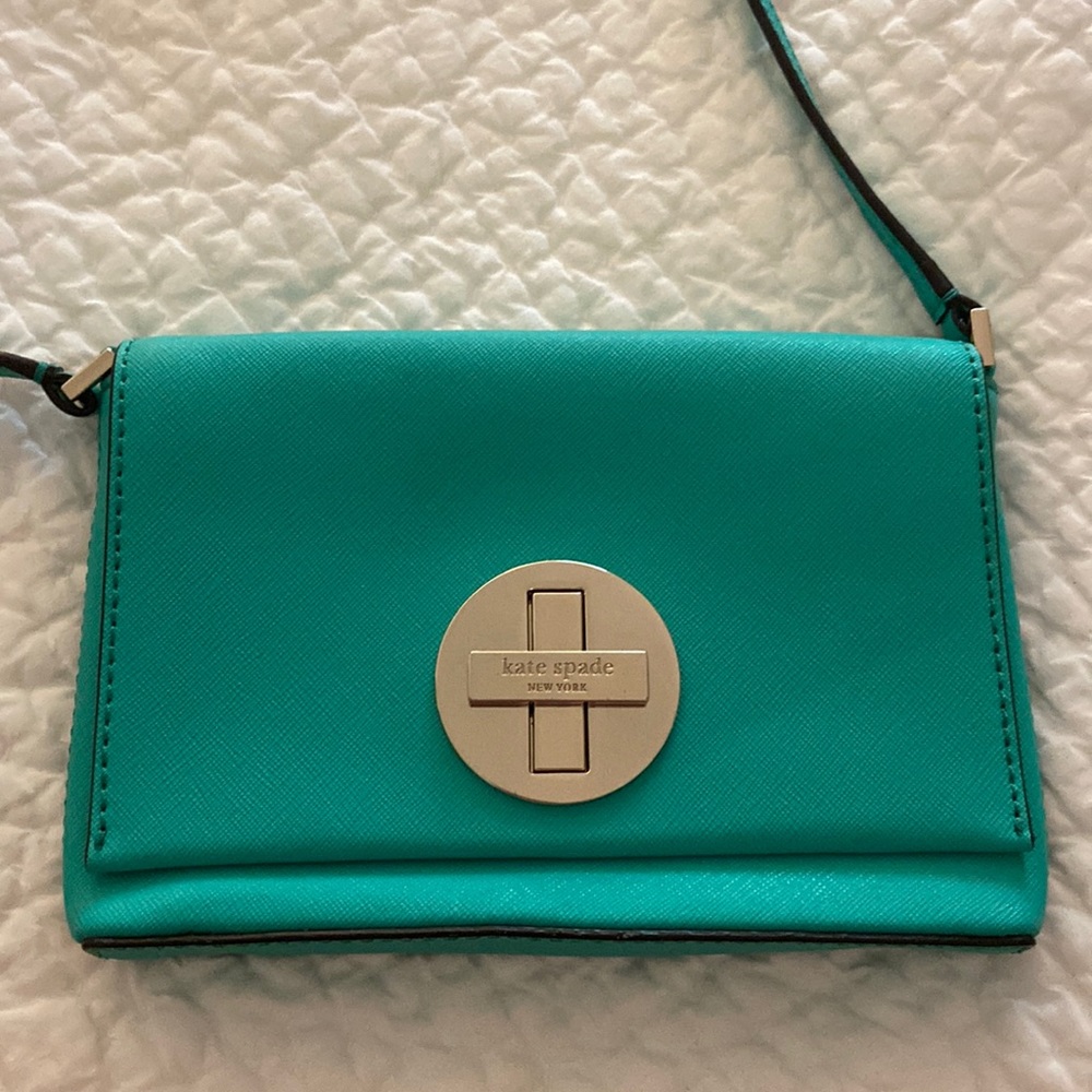 Kate spade crossbody- excellent condition, almost brand new